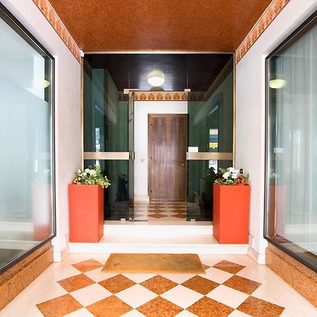Holiday Treviso Suite Venezia Екстериор снимка