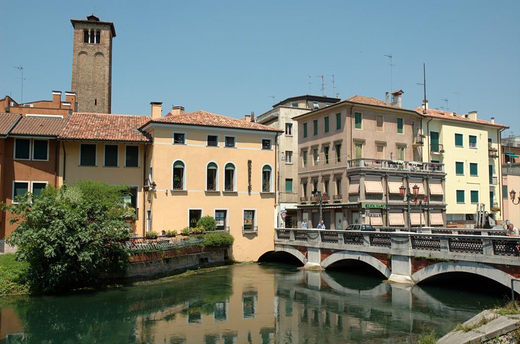Holiday Treviso Suite Venezia Стая снимка